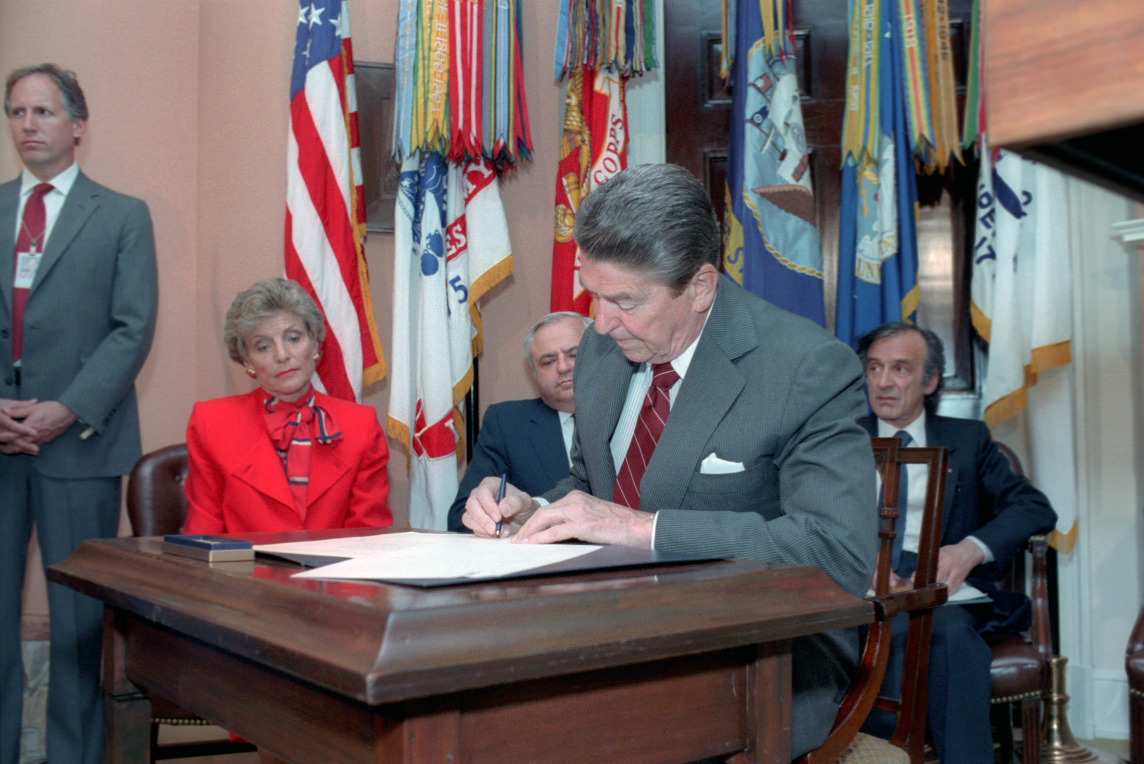 The Eighties: Friday, April 19, 1985 – History Diaries